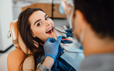 Cómo prevenir problemas dentales y mantener una sonrisa saludable